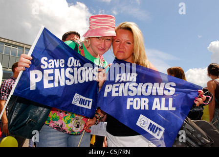 Union nationale des enseignants suppression lors de protestation contre les coupes dans le secteur public, Southampton, Hampshire, Royaume-Uni. 30 juin 2011. Banque D'Images