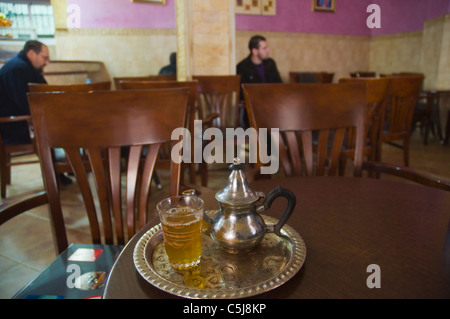 Thé a la Menthe thé à la menthe, Café Central, Petit Socco, Medina, vieille ville, tanger maroc afrique Banque D'Images