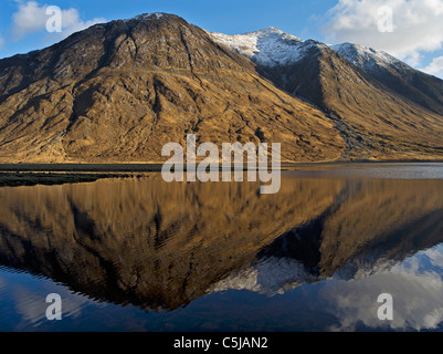 Ben Starav reflète dans les eaux calmes du Loch Etive, les Highlands écossais, UK Banque D'Images