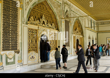 Entrée ornée de bâtiment du Conseil Impérial au Palais de Topkapi, Istanbul, Turquie Banque D'Images