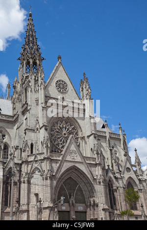 Extérieur de la cathédrale inachevée à Quito, Équateur, également connu sous le nom de la basilique du voeu National Banque D'Images