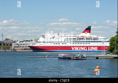 Grand Viking Line ferry dans le port d'Helsinki Banque D'Images