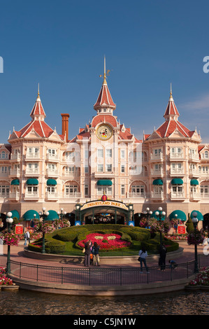 Le Disneyland Hotel at Disneyland Paris en France Banque D'Images