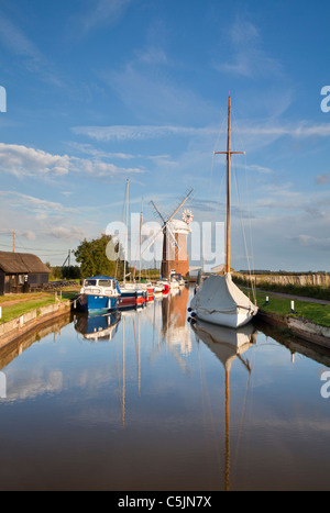 Horsey bazin sur un soir d'été sur les Norfolk Broads Banque D'Images