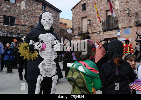 Diables Luzón ' ' Carnaval dans la place principale de Luzon. Guadalajara . Castille - La Mancha . Espagne Banque D'Images