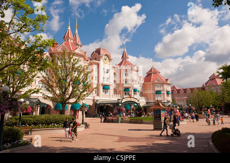 Le Disneyland Hotel at Disneyland Paris en France Banque D'Images