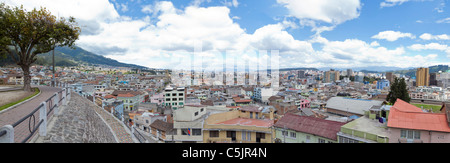 Vue panoramique sur le nouveau domaine de Quito, de l'ancien hôpital militaire, aujourd'hui le Centre d'Art Contemporain Banque D'Images