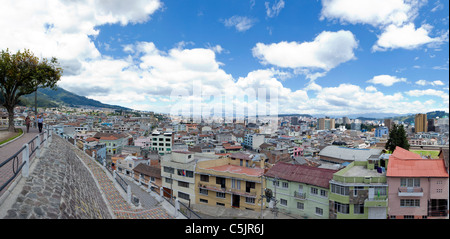 Vue panoramique sur le nouveau domaine de Quito, de l'ancien hôpital militaire, aujourd'hui le Centre d'Art Contemporain Banque D'Images