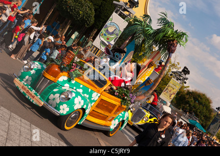 Les Stars 'n' Cars parade avec Lilo et Stitch à Disneyland Paris en France Banque D'Images