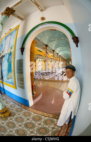 L'Asie, Vietnam, Tay Ninh, nr. Ho Chi Minh Ville (Saigon). Saint-siège caodaïste de Tay Ninh. Les Cao Dai cérémonie dans la salle de prière du Banque D'Images