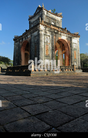 L'Asie, Vietnam, Hue. Pavilion at le tombeau royal de Tu Duc. Désigné site du patrimoine mondial de l'UNESCO en 1993, Hué est honoré pour Banque D'Images