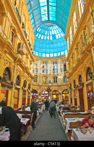 Cicek Pasaji (Arcade) fleurs à Beyoglu, Istanbul - Capitale Européenne de la Culture 2010 - Turquie Banque D'Images