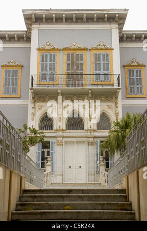 Vieux bâtiment gris ornementé, Beyrouth, Liban Banque D'Images