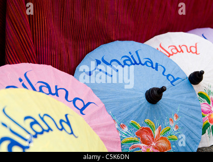 Des parasols en papier thaï Banque D'Images