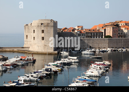 Disponibles en face de ville historique fortifiée de Dubrovnik, Croatie Banque D'Images