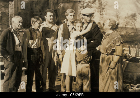 Les raisins de la colère Année : 1940 USA Réalisateur : John Ford Charley Grapewin, Frank Darien, Russell Simpson, Shirley Mills, Darryl Hickman, Henry Fonda, Jane Darwell, basé sur John Steinbeck Banque D'Images