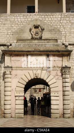 Le Monténégro. Kotor. Le Sea Gate ou porte de l'Ouest, l'entrée principale de la ville fortifiée. 16e siècle. Banque D'Images