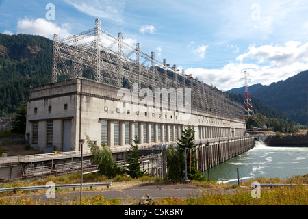 Barrage de Bonneville Columbia River Gorge Oregon Washington boarder USA Banque D'Images