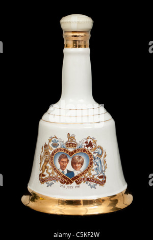 Bell's Scotch Whisky carafe en porcelaine commémorant le mariage du Prince Charles et de Lady Diana Spencer (29 juillet 1981) Banque D'Images