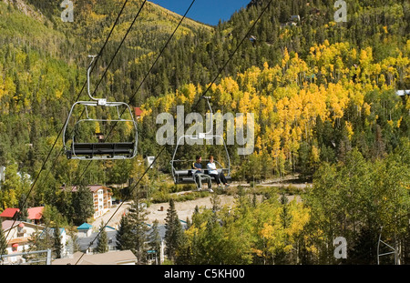 Close-up de personnes sur télésiège à Taos Ski Valley, automne Banque D'Images