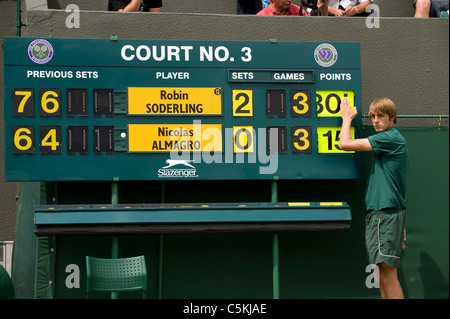 La Cour 3 d'affichage est modifié pendant l'édition 2009 des Championnats de tennis de Wimbledon Banque D'Images