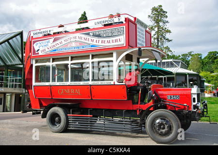 Vintage, à toit ouvert, trajet en bus londonien, Beaulieu National Motor Museum, Beaulieu, New Forest District, Hampshire, Angleterre, Royaume-Uni Banque D'Images