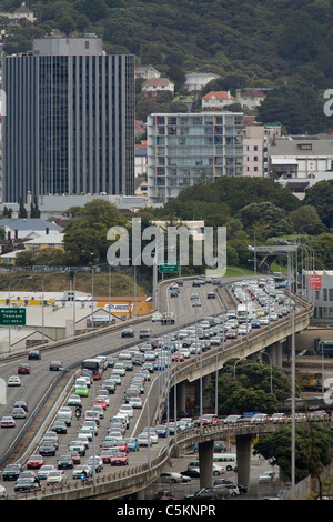 La section d'une autoroute urbaine de Wellington dans l'heure de pointe du soir, Thorndon, Wellington, Nouvelle-Zélande Banque D'Images