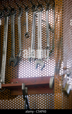 Des tailles des clés. Clés plates. Cabinet de l'outil. Outils de réparation industrielle. Banque D'Images
