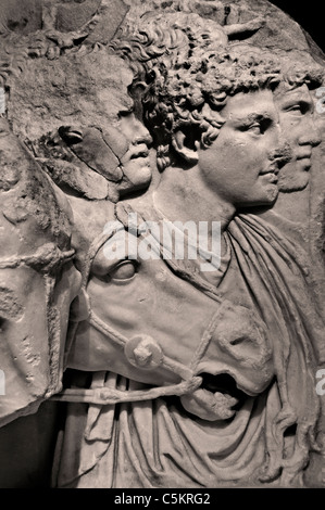 Frise romaine 2 100 Annonce du Cenoptaph Limyra en l'honneur de Caius César, petit-fils de l'empereur Auguste Turquie Banque D'Images