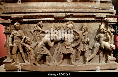 Sarcophage romain Aurelia Botania Demetria 2th deuxième siècle AD Aphrodite Paris qui est défait par Menelaos scènes Trojan War Odysseus Banque D'Images