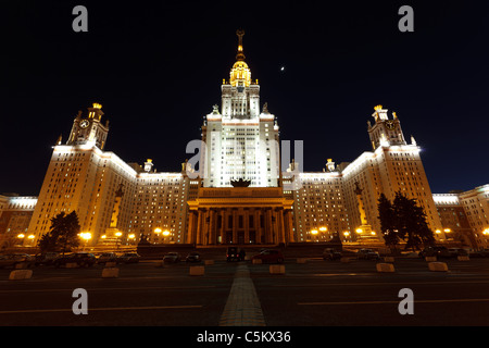 L'Université d'État de Moscou Bâtiment principal de nuit Banque D'Images