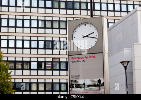 Galeries Millennium, Sheffield. L'Université Sheffield Hallam derrière Banque D'Images