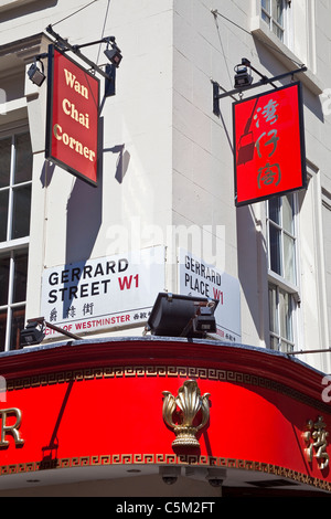 Londres, Soho un coin de la rue Gerrard Juillet 2011 Banque D'Images