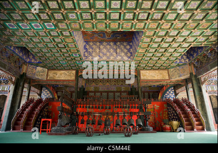 Le Grand Stage (plafond décoré et peint) / Daxi Lou / dans la performance. Summer Palace, Beijing Chine. Banque D'Images