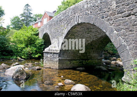 Pont sur la rivière Dart est à Dartmeet, Dartmoor Banque D'Images