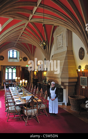 Salle à manger et de femme de chambre, Palace, Beaulieu, New Forest District, Hampshire, Angleterre, Royaume-Uni Banque D'Images