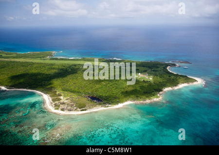 Une vue aérienne de la côté ouest de l'îles Swan, situé à 90 kilomètres au large des côtes du Honduras. Banque D'Images