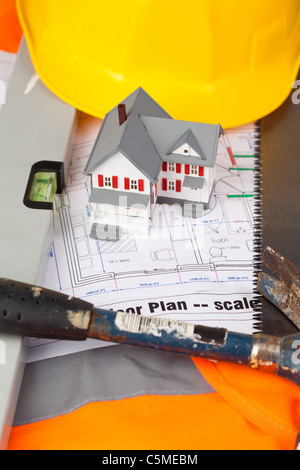 Tools and miniature house Banque D'Images