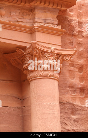 Capitale de la colonne à Petra Jordanie Banque D'Images