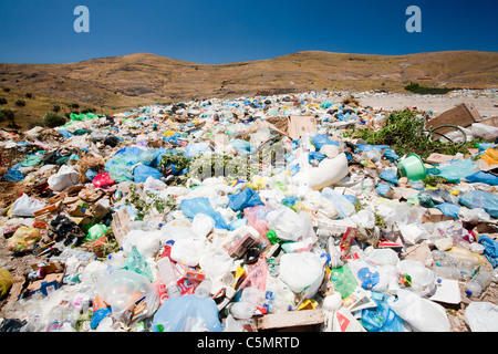 Un site d'enfouissement à Eresos, Lesbos, Grèce. Comme beaucoup d'îles, de détritus est un problème avec pas de recyclage en place. Banque D'Images