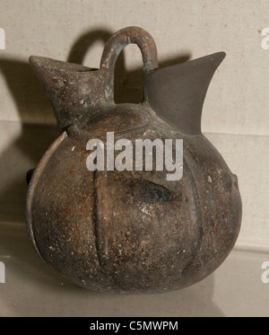 Bec petit pichet fluidisé avec giclage Début de l'âge du Bronze 3e millénaire avant J.-C. La région Antalya Turquie turc Bolgesi Poterie Banque D'Images