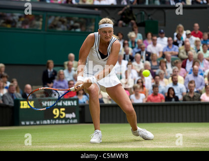 Petra Kvitova (CZE) en action au cours de la Tennis de Wimbledon 2011 Banque D'Images