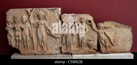 Perge façade Romain Nymphée 2e siècle Eros Trois Grâces Artemis Turquie Banque D'Images