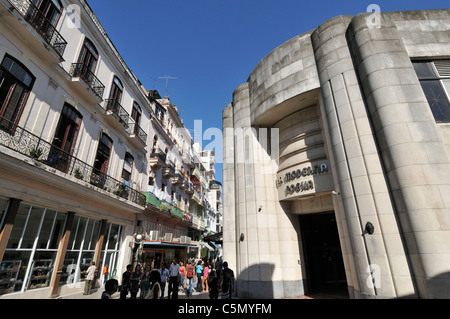 La Havane. Cuba. La Moderna Poesia (architecte Ricardo Mira 1941), librairie sur la Calle Obispo, Habana Vieja / La Vieille Havane. Banque D'Images