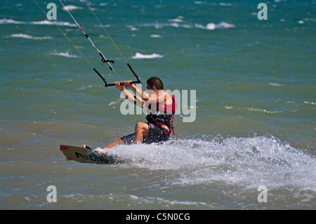 Un Kitesurfer Banque D'Images