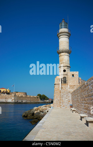 Vue sur le port vénitien et phare de la Canée Crète Banque D'Images
