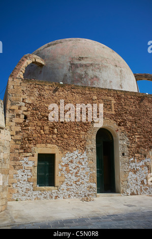 Mosquée de Kioutsouk Hassan sur le Vieux Port de Chania Crete Banque D'Images