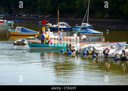 Jetty et bateaux à Stoke Gabriel sur l'estuaire de la rivière Dart dans le sud du Devon, Angleterre Banque D'Images