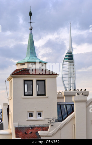 Tour Spinnaker et maîtres de port chambre dans vieux PORTSMOUTH GUNWHARF,. Banque D'Images