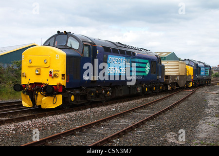 Direct Rail Service 37682 37688 locomotives diesel DRS de classe 37  train transportant une bouteille de combustible nucléaire irradié à Morecambe, Lancashire, Royaume-Uni Banque D'Images